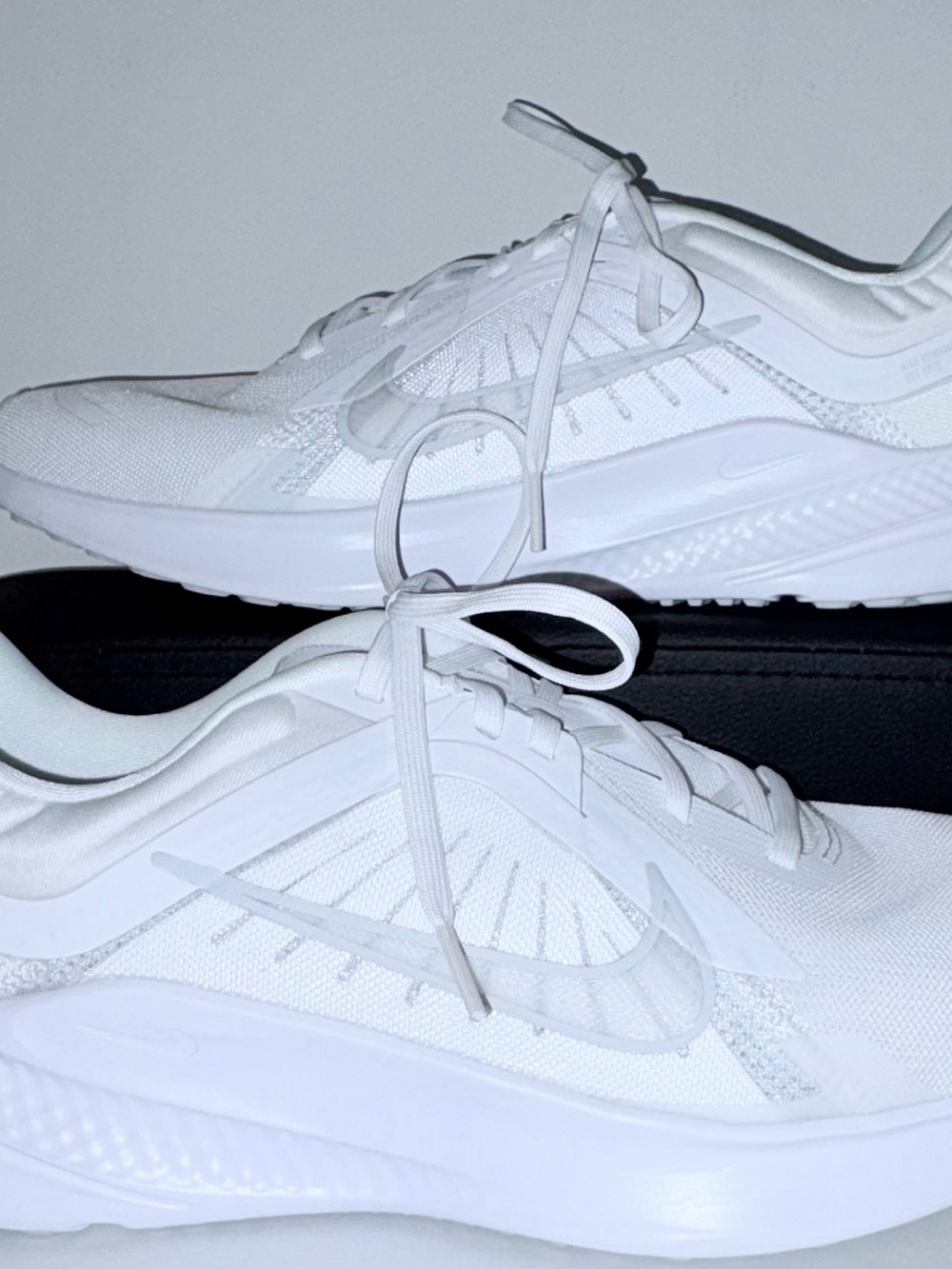 Nike Quest 5 DD0204-100, Brand New Condition, Worn Once